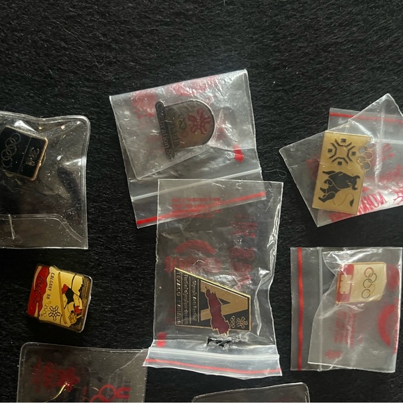 Olympic pins Canada set - Picture 4 of 4